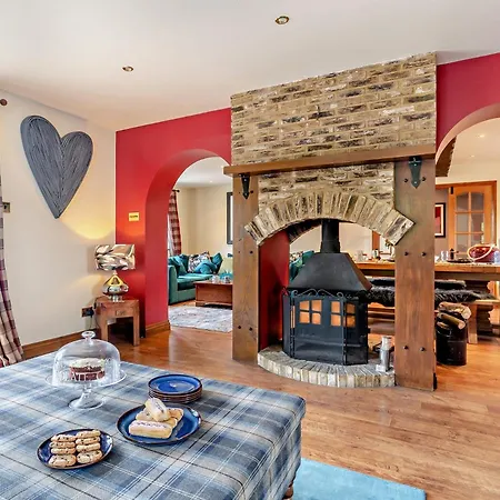8 Bed In Pateley Bridge 95111